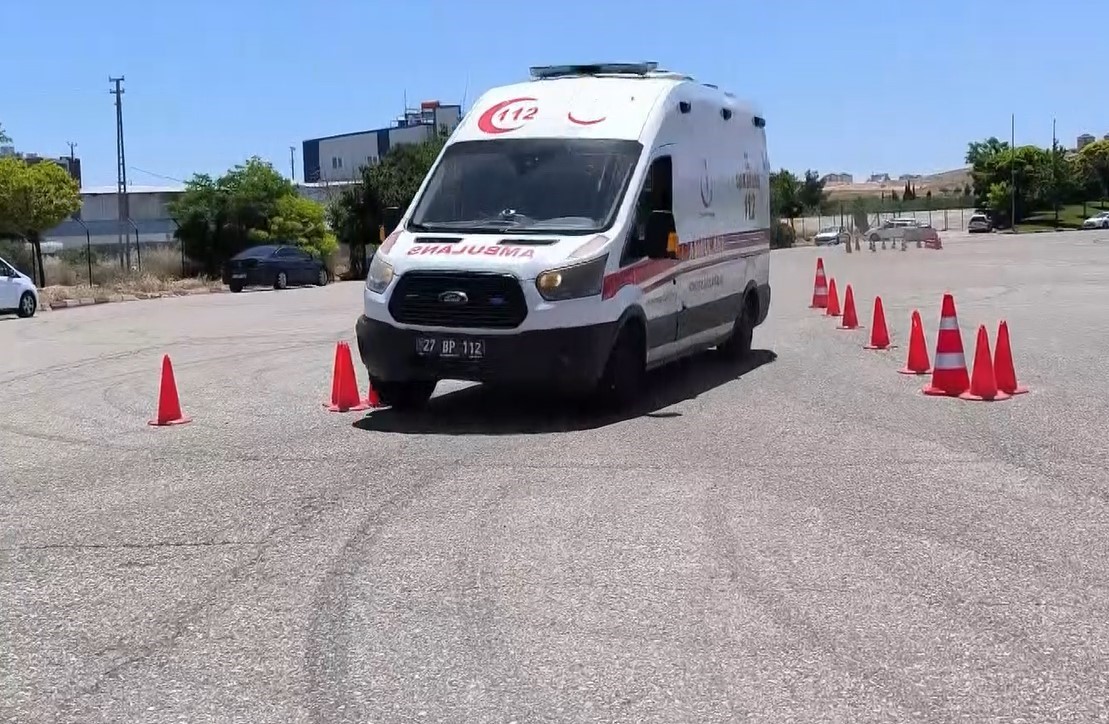 Gaziantep’te ambulans sürüş eğitimleri nefes kesti
