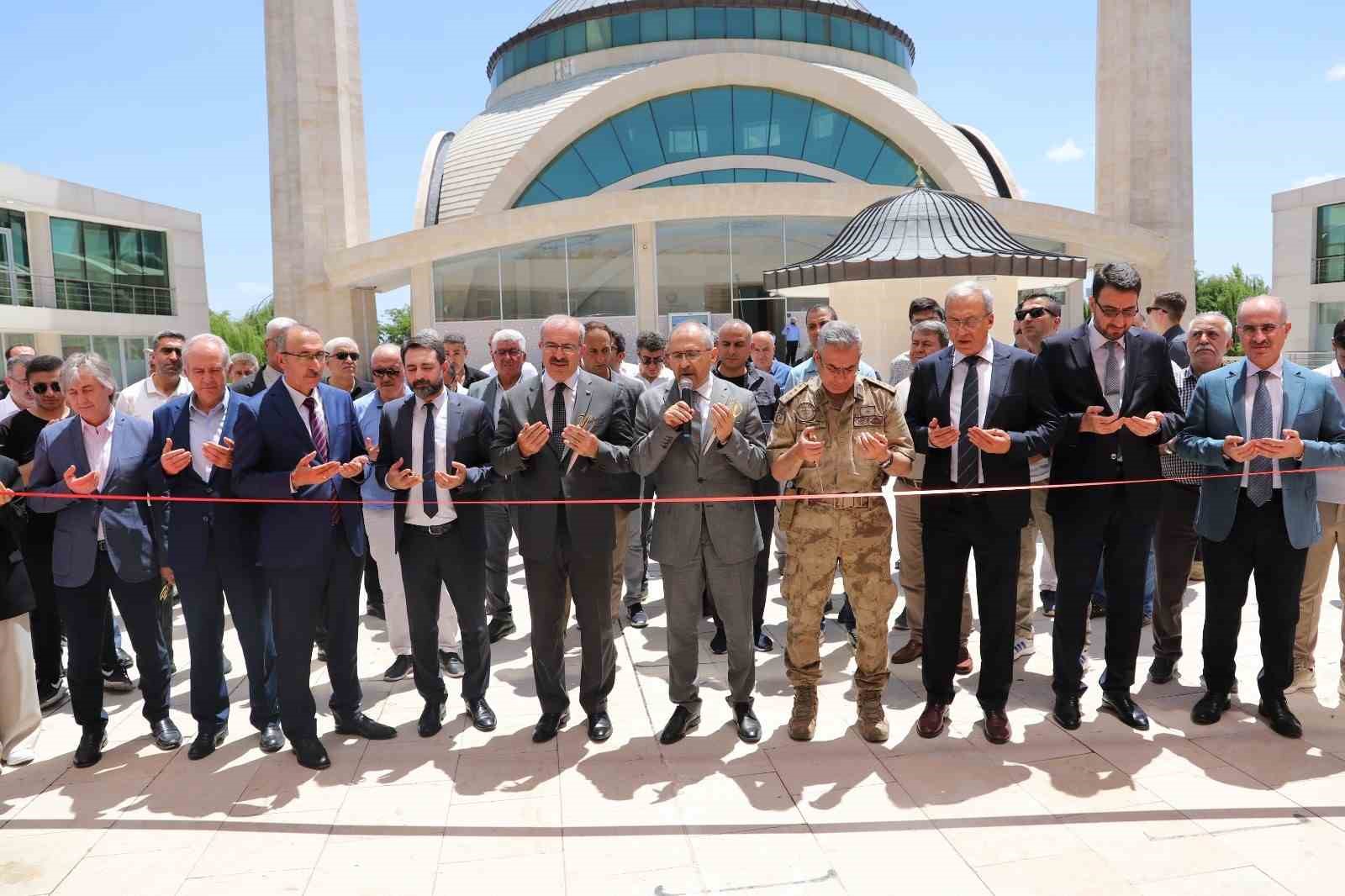 FÜ’de İlahiyat Fakültesi Gençlik Merkezi açıldı
