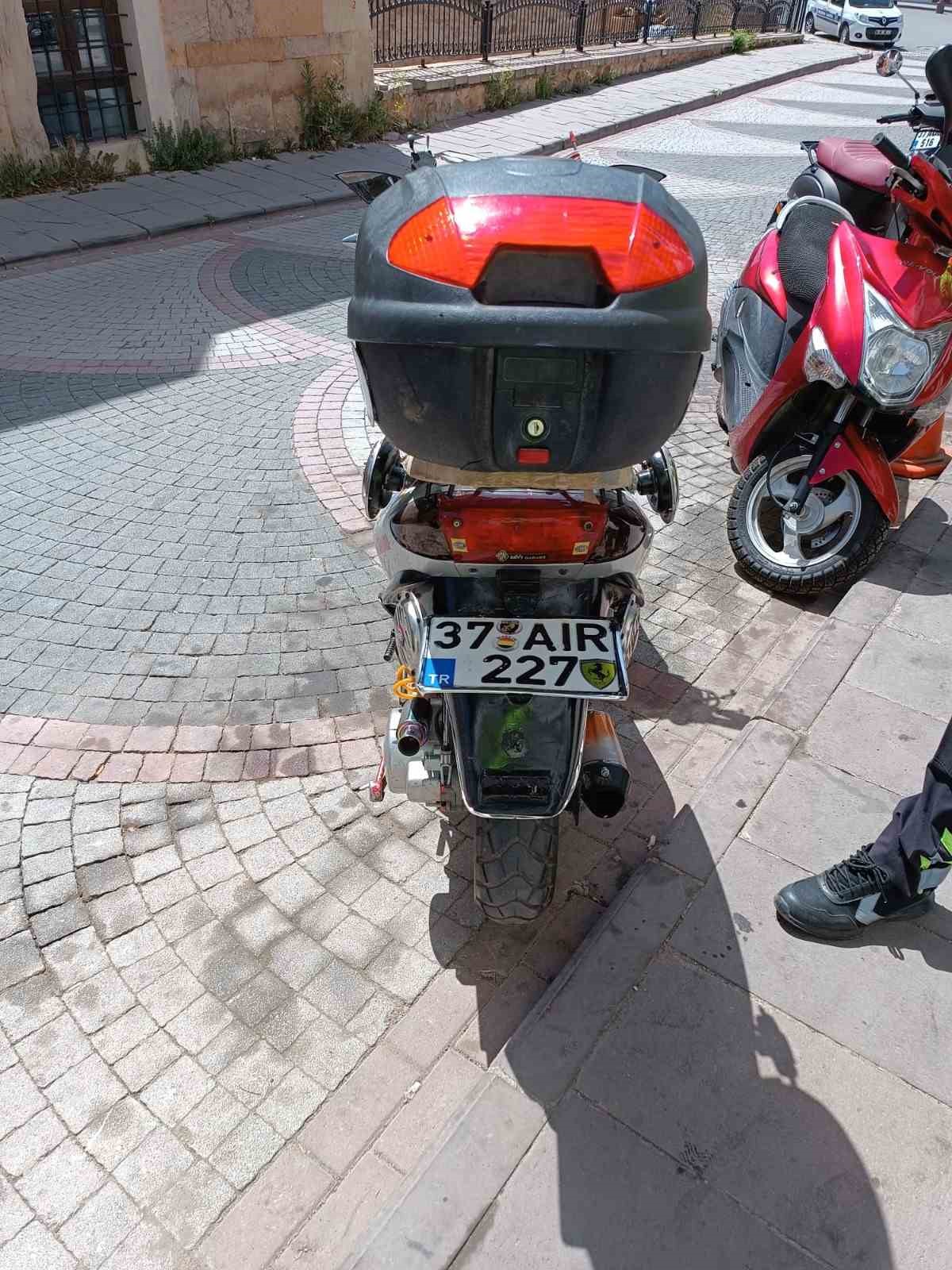 Sahte plaka ile kullanılan motosiklet trafikten men edildi
