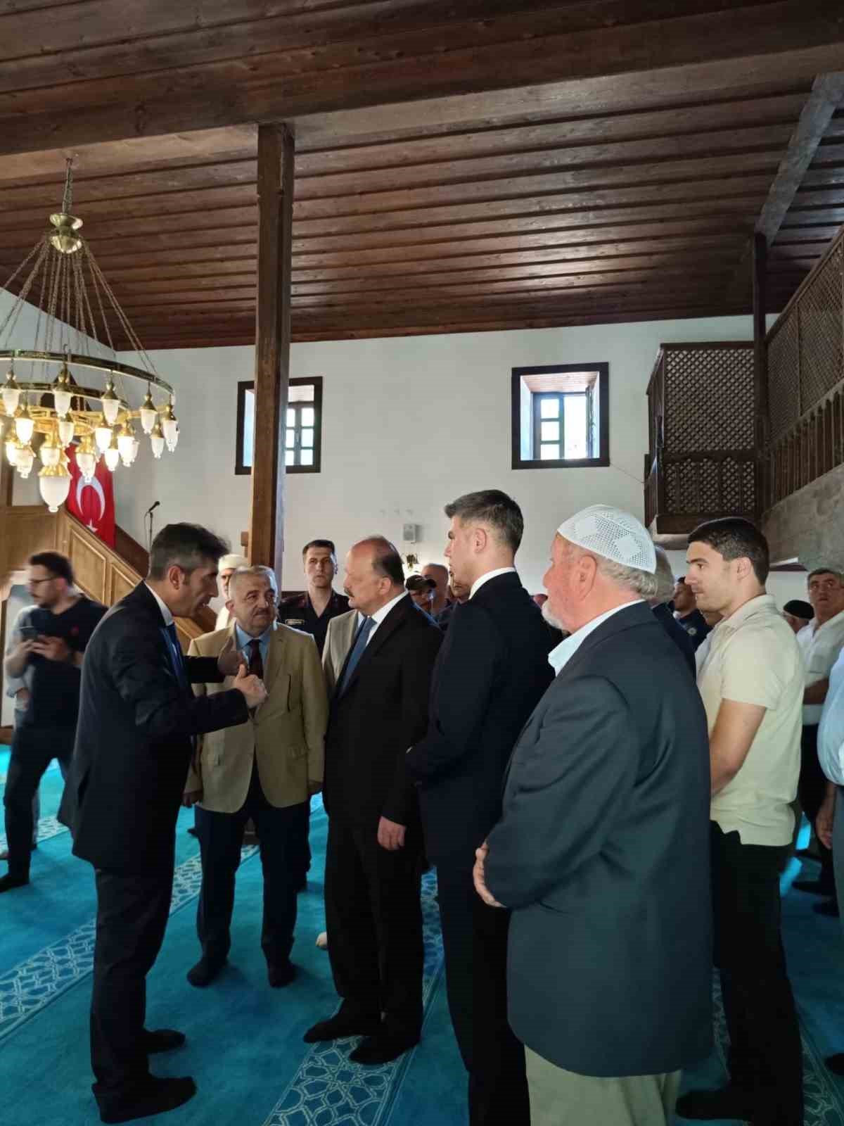 Kastamonu’da restorasyonu tamamlanan cami tekrar ibadete açıldı
