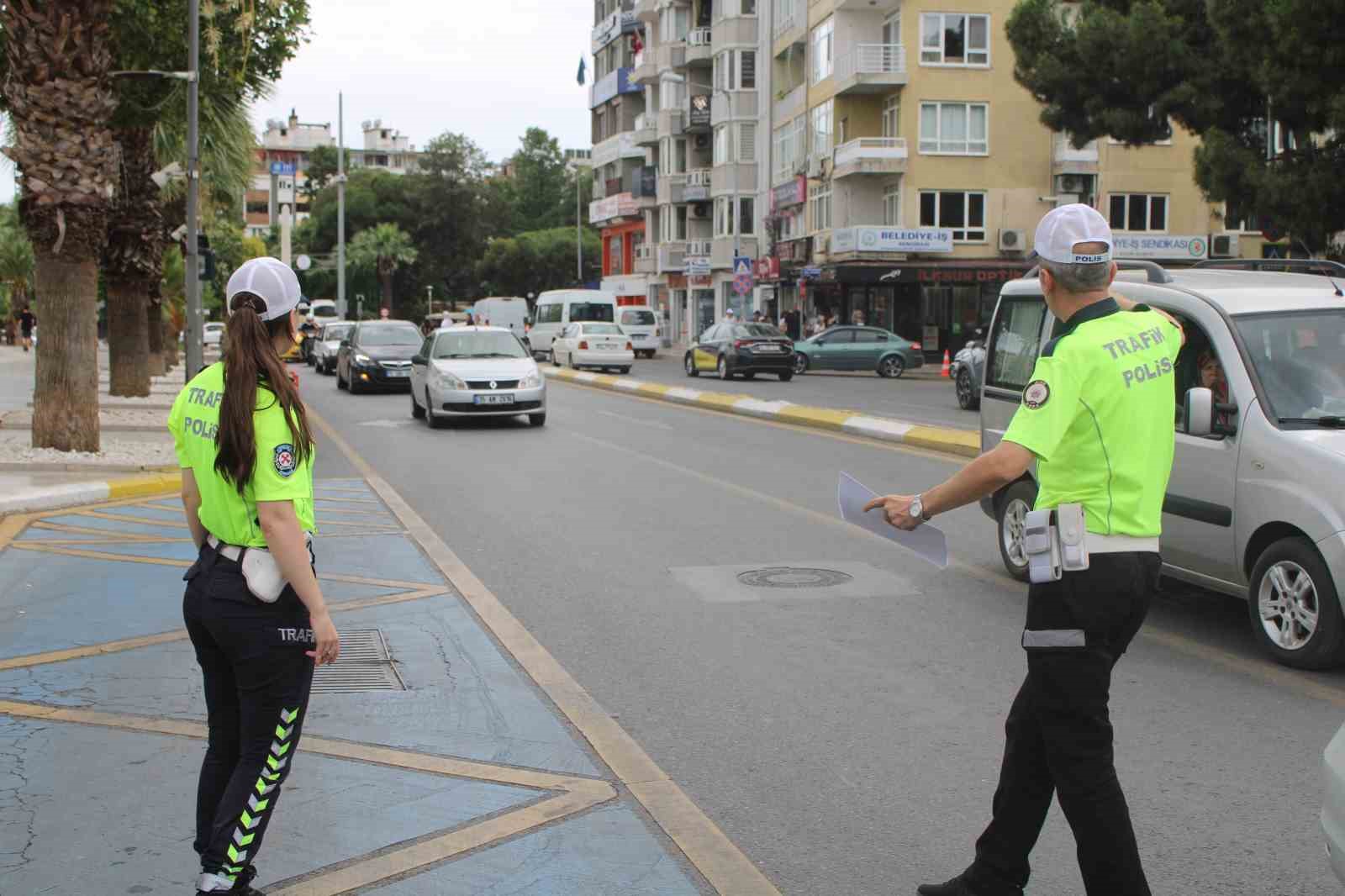 Trafik ekipleri bu kez öğrenciler için sahaya indi
