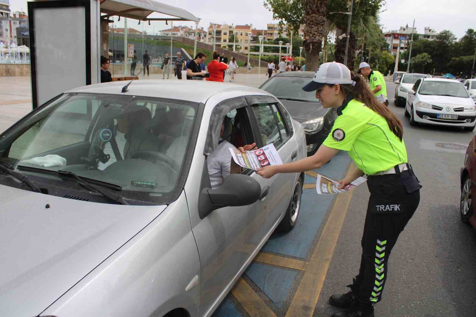 Trafik ekipleri bu kez öğrenciler için sahaya indi
