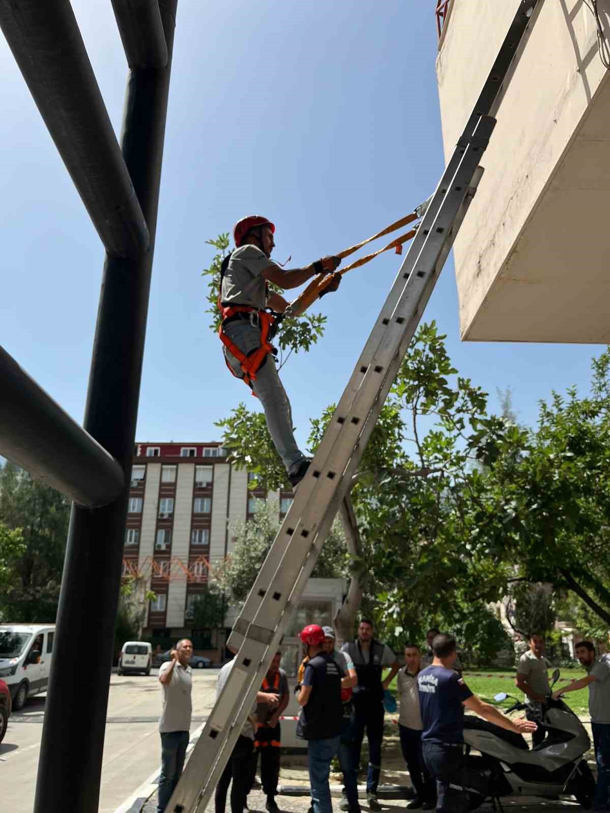 Büyükşehirin ekiplerine yüksekte çalışma eğitimi
