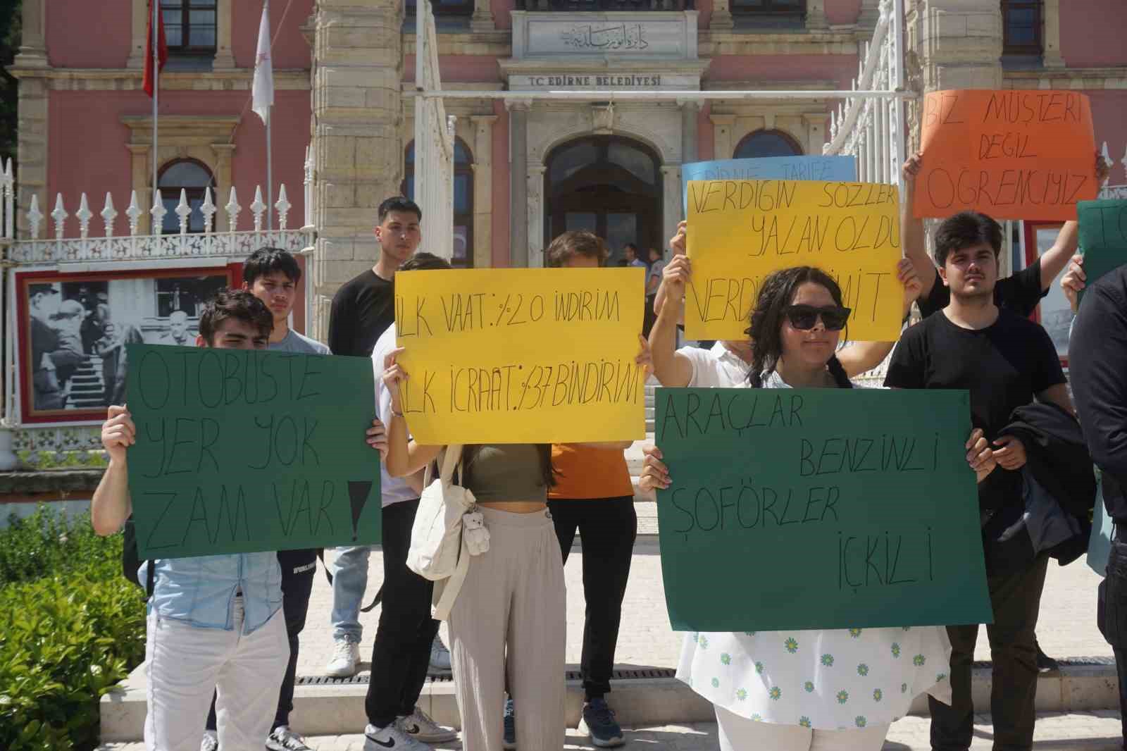 Edirne’de üniversite öğrencileri ulaşım zamlarını protesto etti
