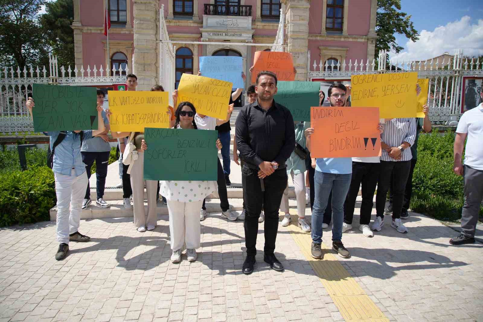 Edirne’de üniversite öğrencileri ulaşım zamlarını protesto etti
