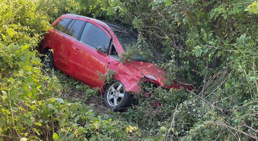 Uzunköprü’de otomobil şarampole uçtu: 1 yaralı
