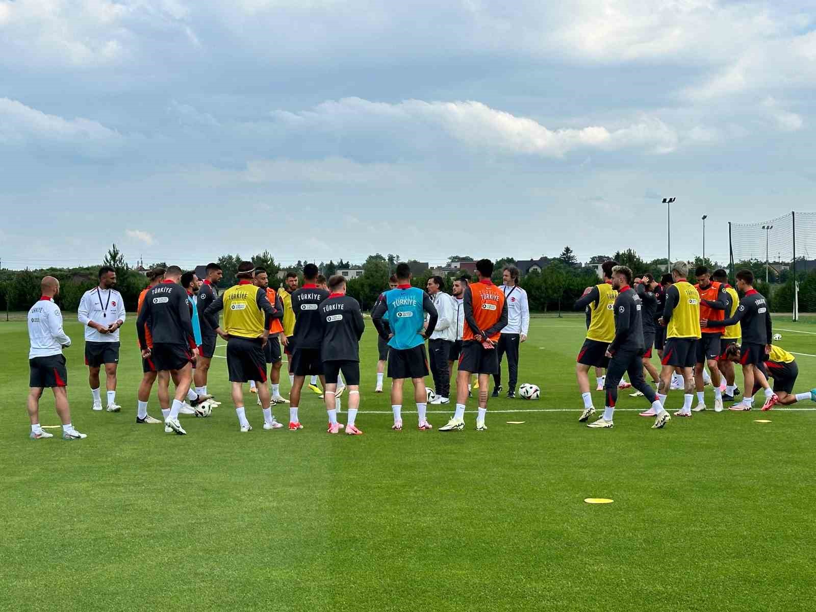 A Milli Futbol Takımı, Polonya maçı hazırlıklarını sürdürdü
