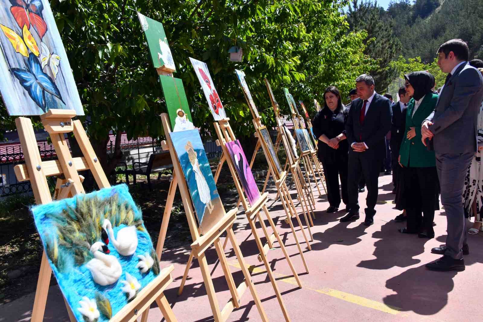 Gümüşhane’de yükümlülerin el sanatları sergisi büyük beğeni topladı
