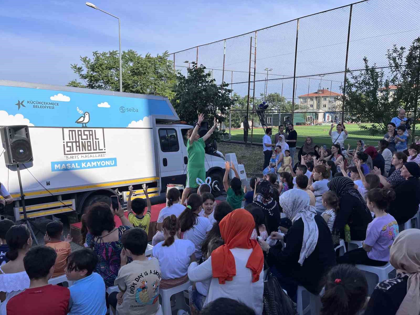 Masalİstanbul Festivali’nde çocuklar, “Masal Kamyonu” ile doyasıya eğlendi
