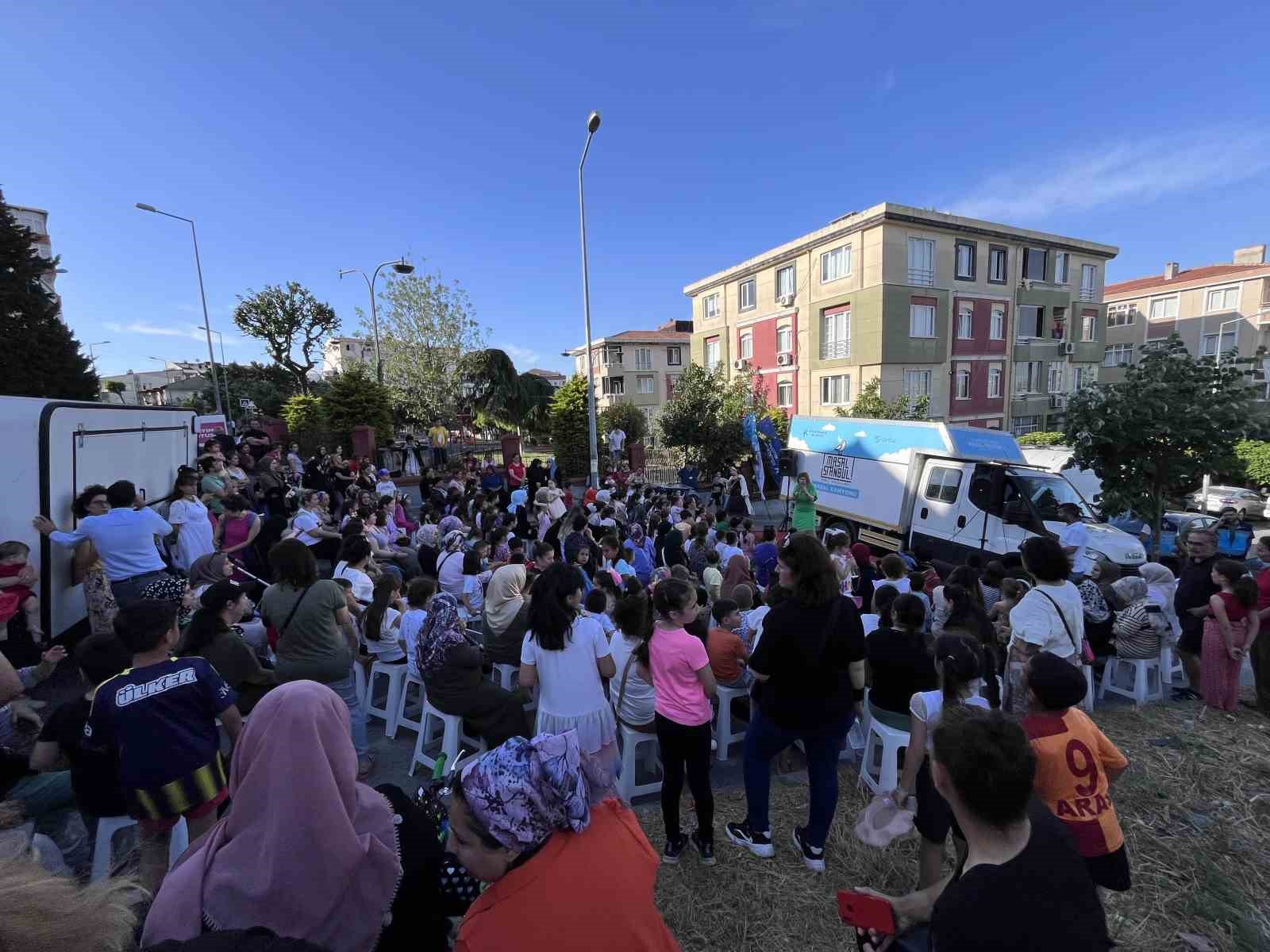 Masalİstanbul Festivali’nde çocuklar, “Masal Kamyonu” ile doyasıya eğlendi
