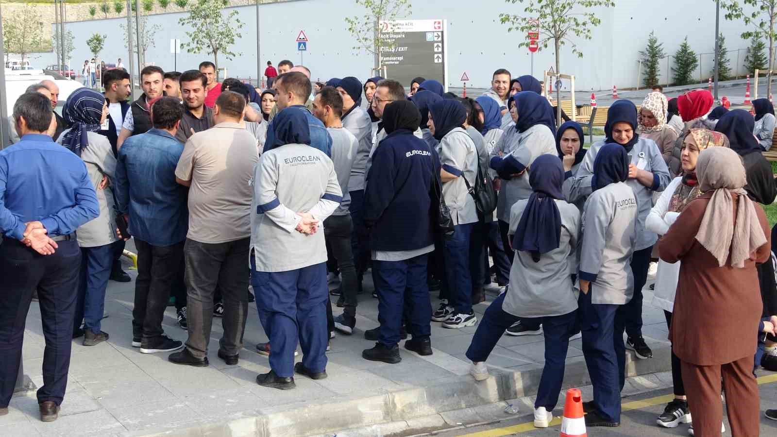 Kütahya Şehir Hastanesi’nin temizlik işçileri ’iş bırakma eylemi’ yaptı
