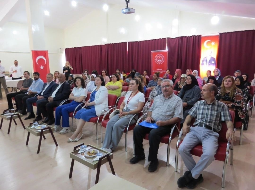 Kırklareli’nde istihdam politikaları ve sağlık hizmetlerine erişim semineri düzenlendi
