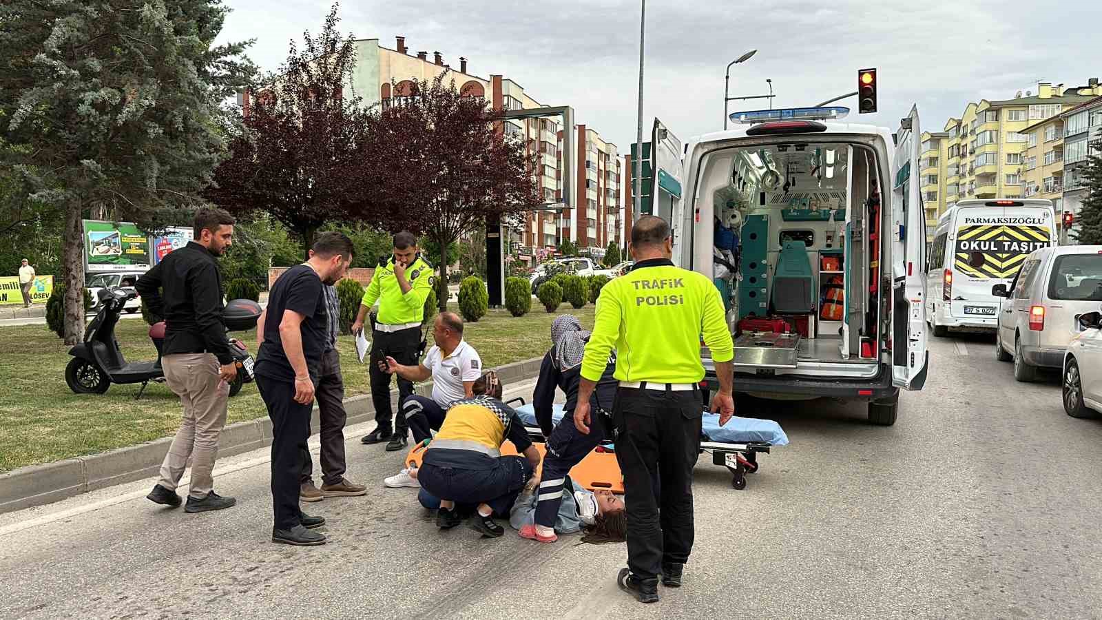 Seyir halindeki motosikleten düşen kadın yaralandı
