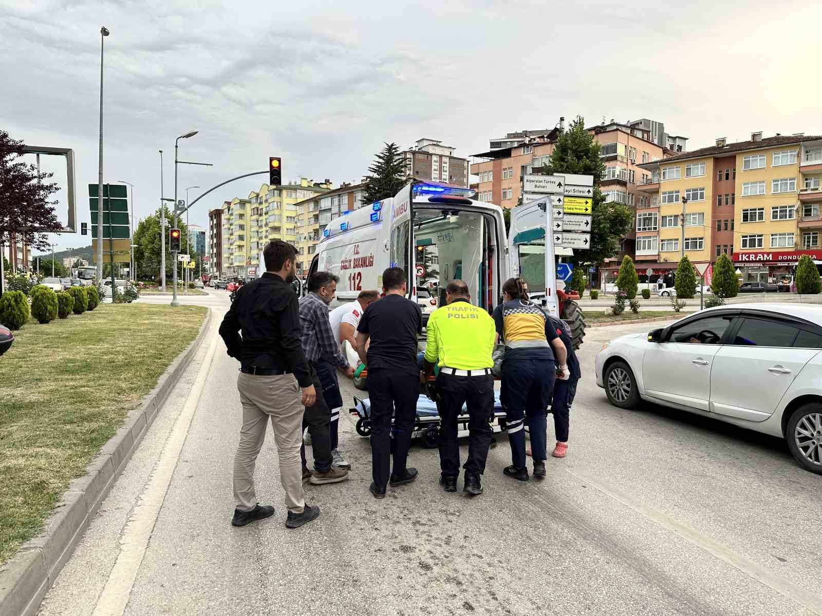 Seyir halindeki motosikleten düşen kadın yaralandı
