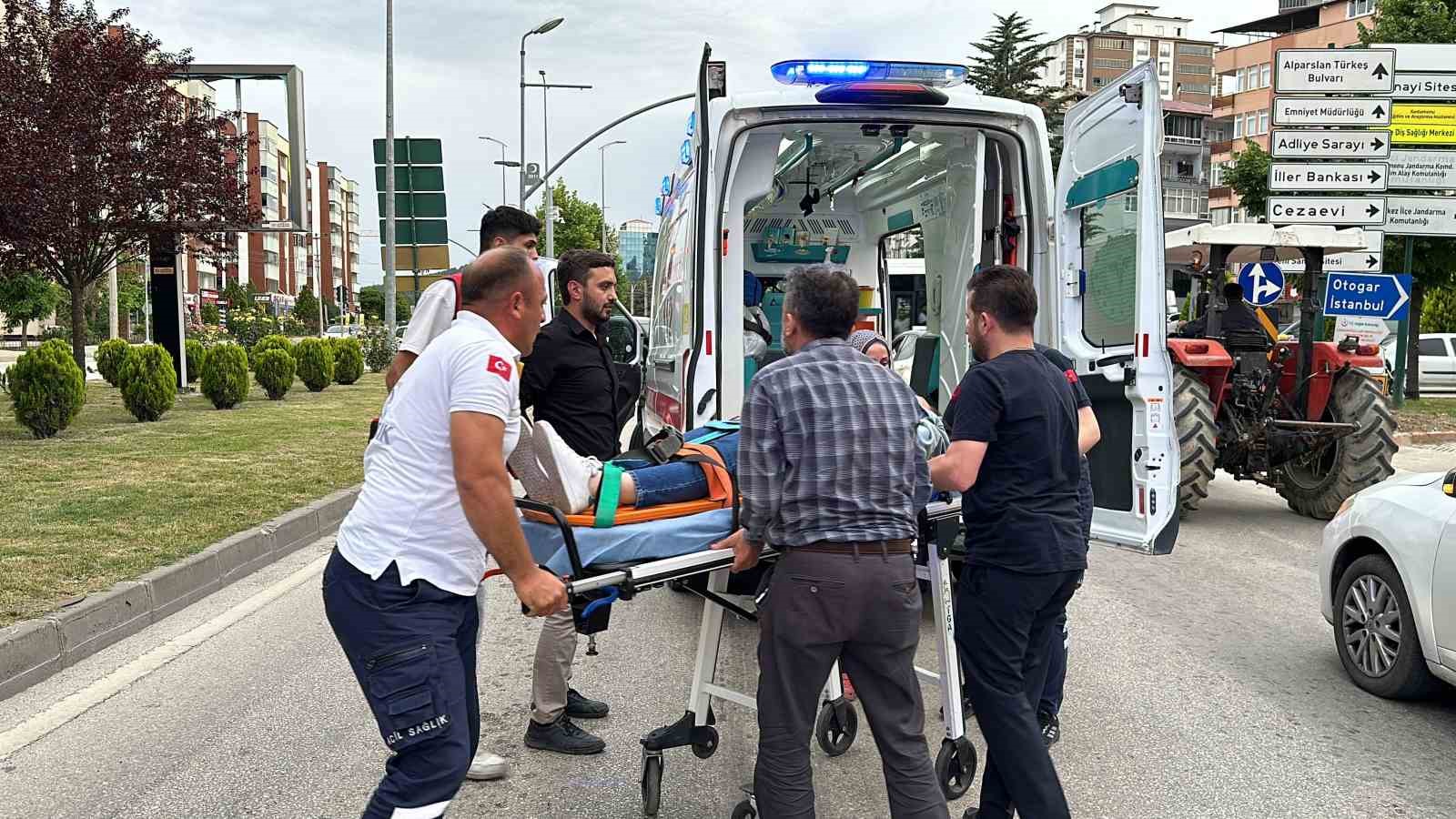 Seyir halindeki motosikleten düşen kadın yaralandı
