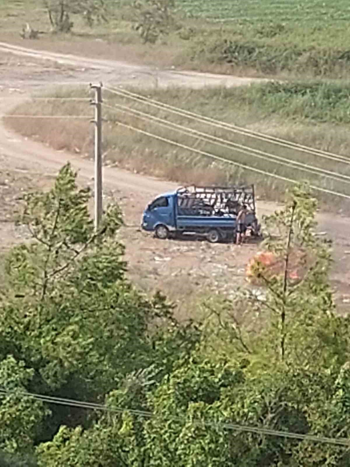 Hurda yakmak isterken, mahalleyi ateşe verdiler
