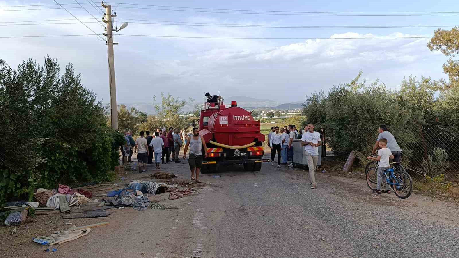 Hurda yakmak isterken, mahalleyi ateşe verdiler
