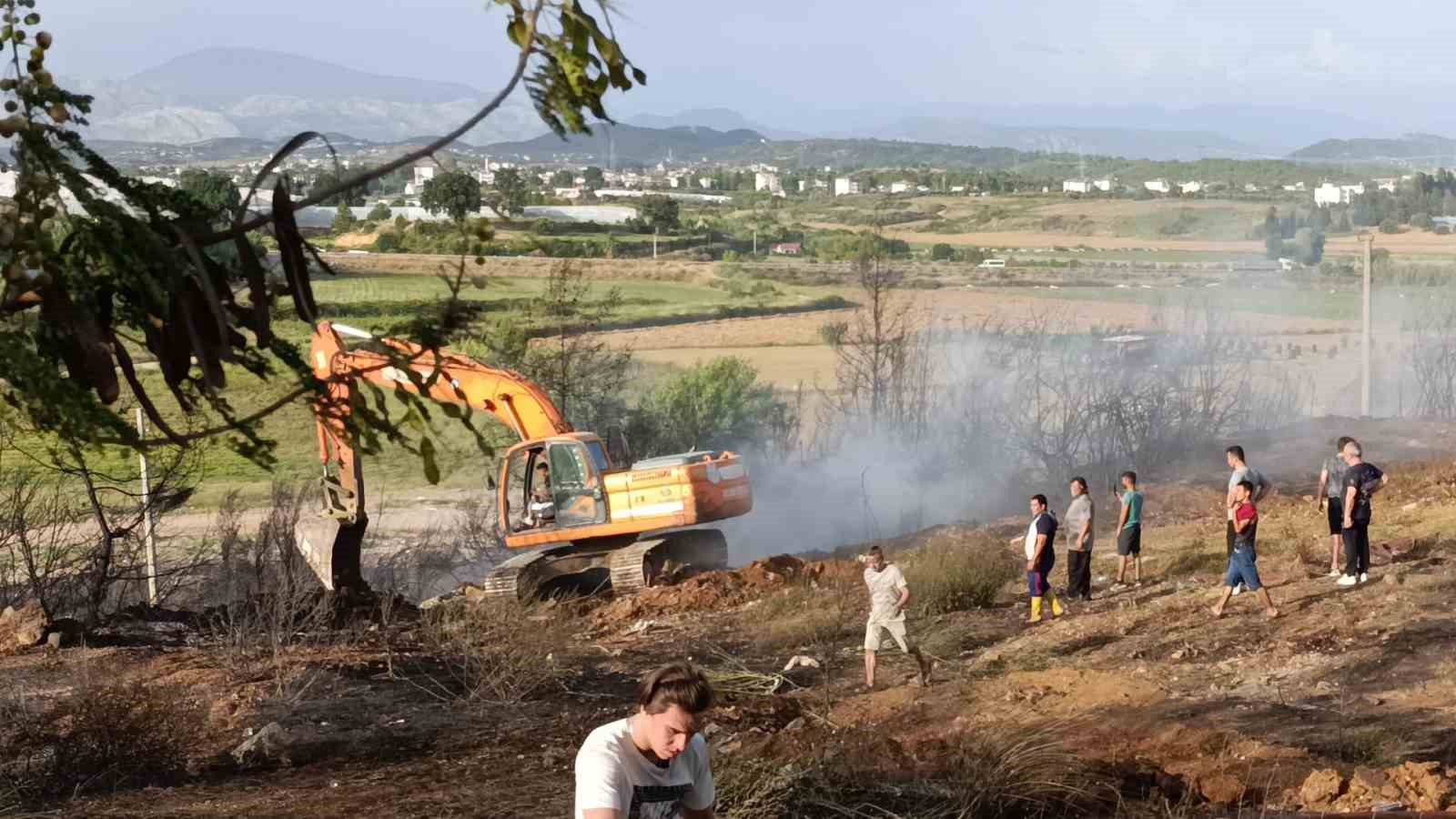 Hurda yakmak isterken, mahalleyi ateşe verdiler
