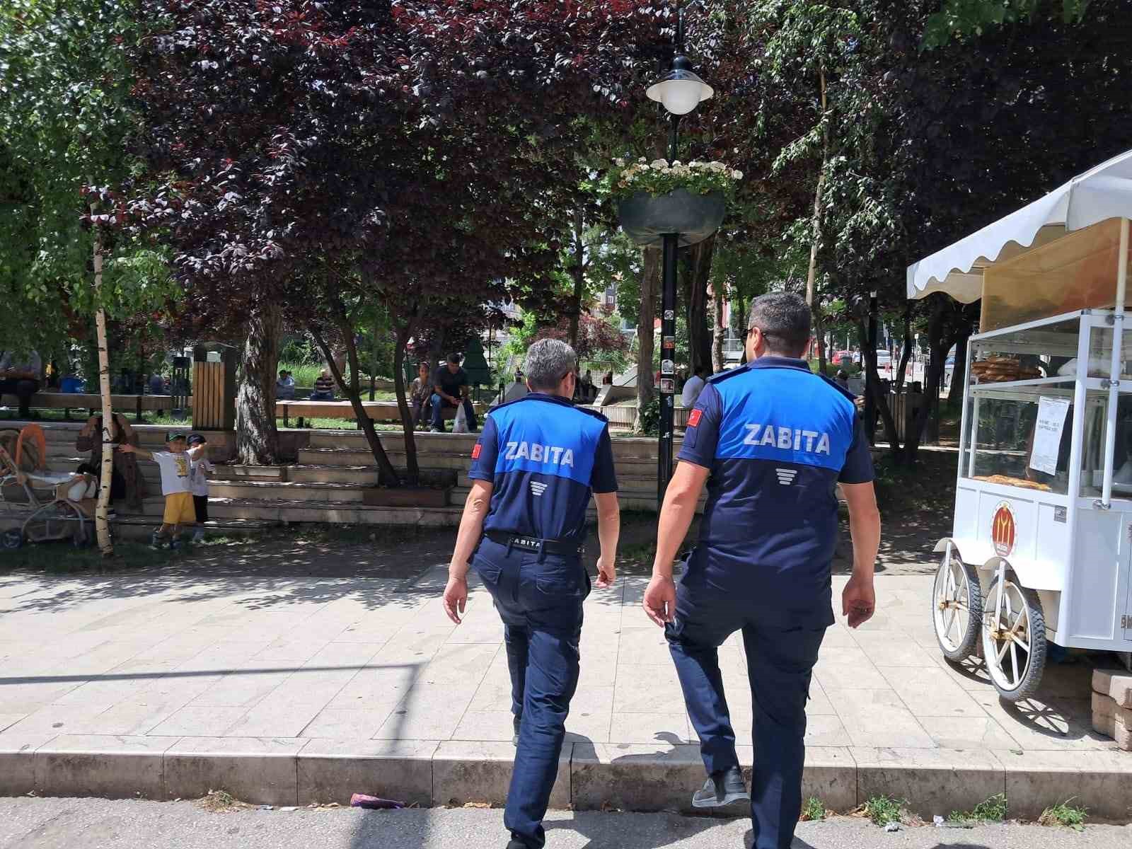 Yere izmarit atanlar yandı
