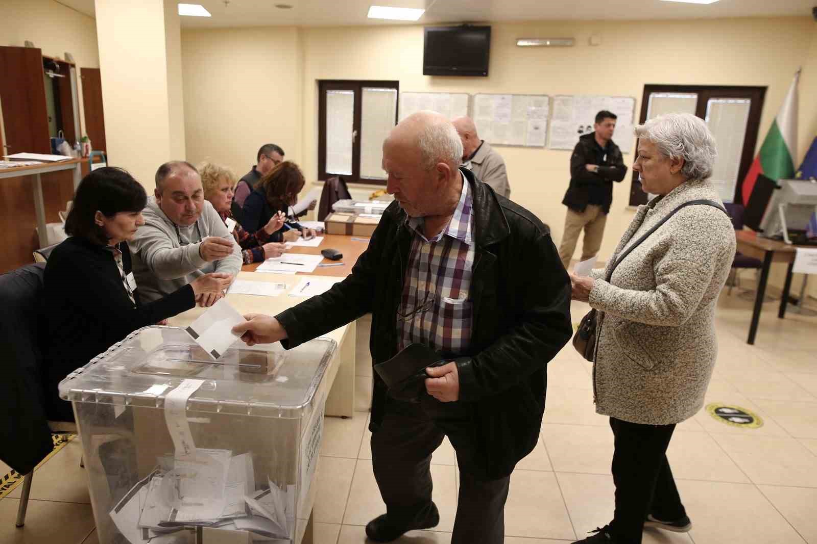 Komşu’daki seçim heyecanı Bursa’daki soydaşları sardı
