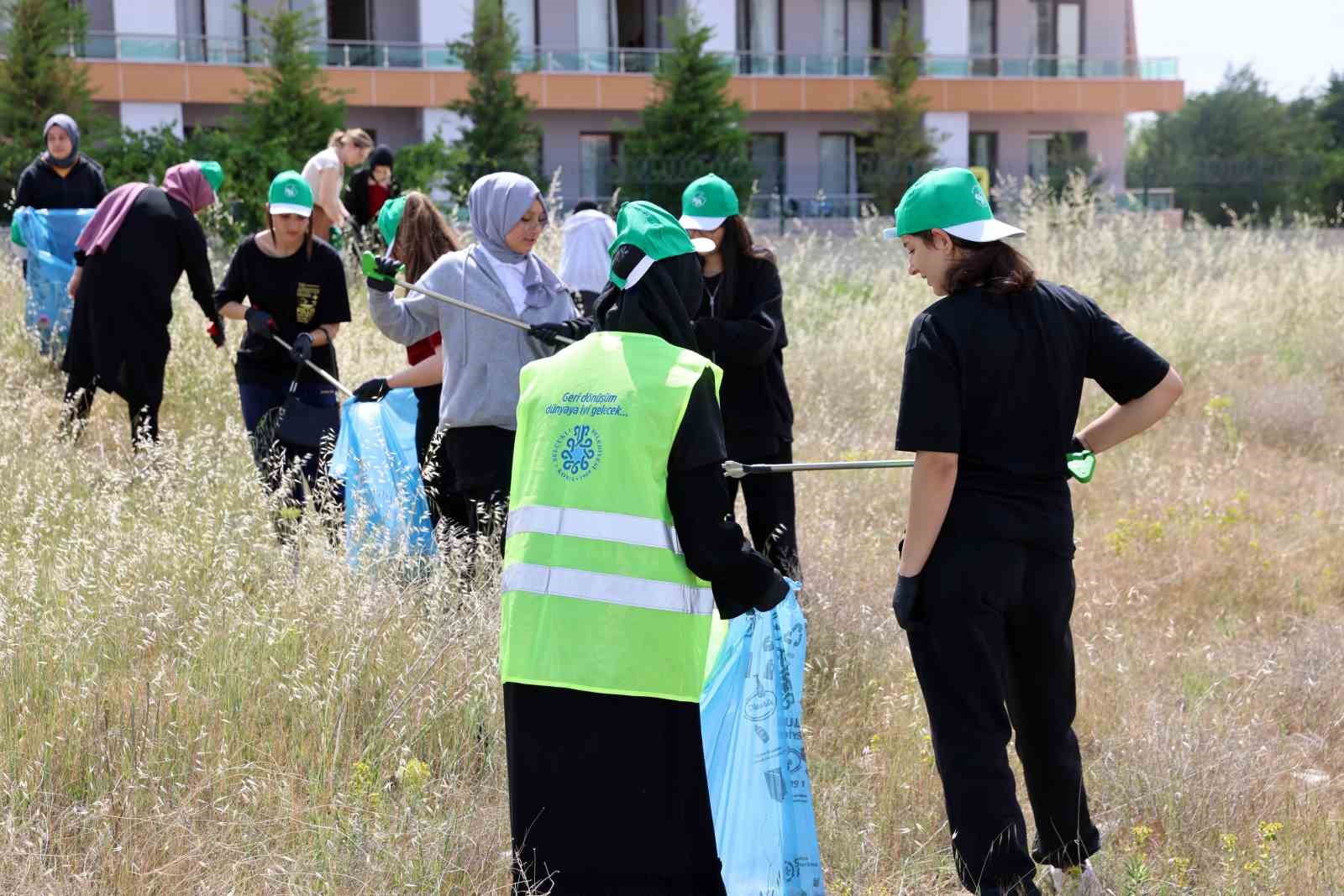 Selçuklu Belediyesi’nden Çevre Haftası’nda temizlik etkinliği
