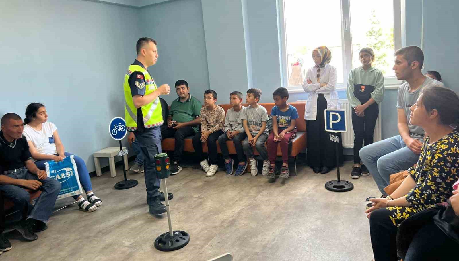 Kulu’da jandarmadan özel öğrencilere trafik güvenliği eğitimi
