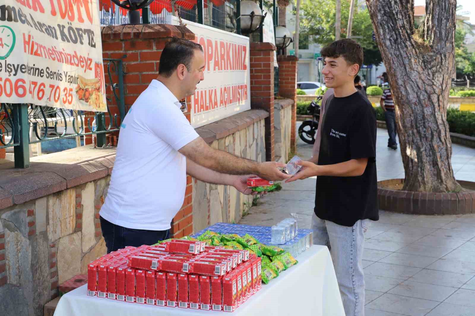 Nazilli Belediyesi YKS’de öğrencileri yalnız bırakmadı
