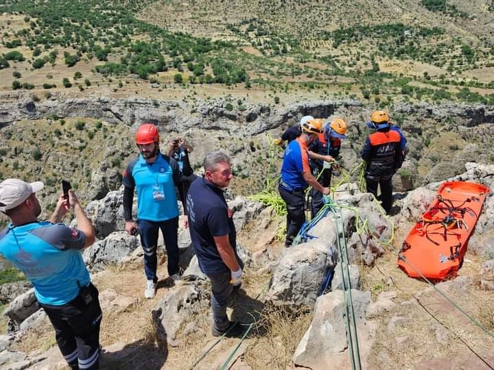 Çermik’te yapılan uçak kazası tatbikatı gerçeği aratmadı
