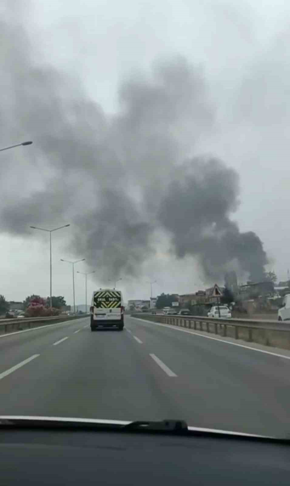 Bursa’da evin çatısı alevlere teslim oldu
