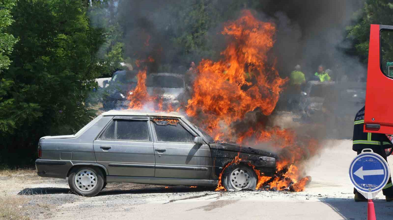 Torununu sınava getirdikten sonra otomobili alev topuna döndü
