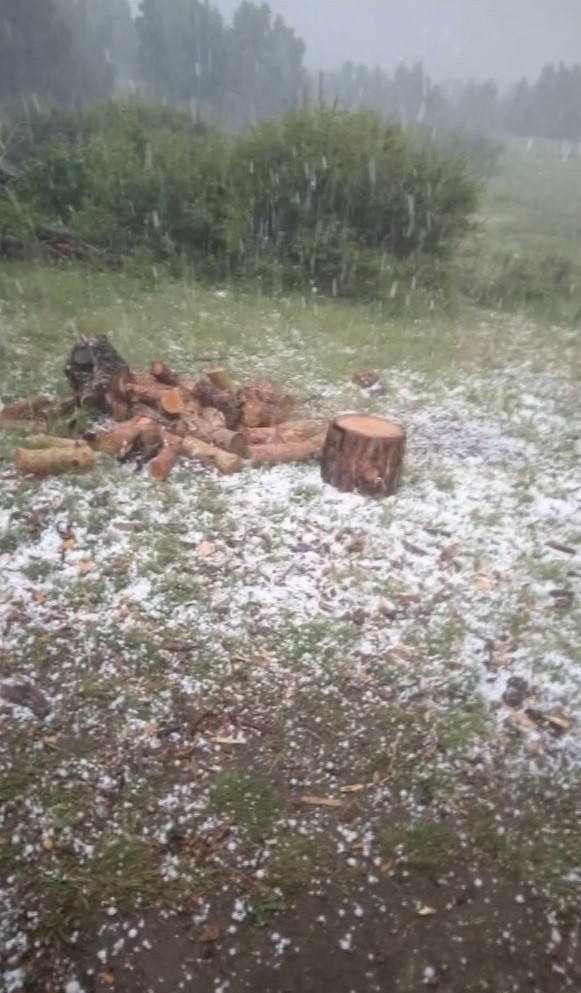 Adeta gök delindi dolu yağdı
