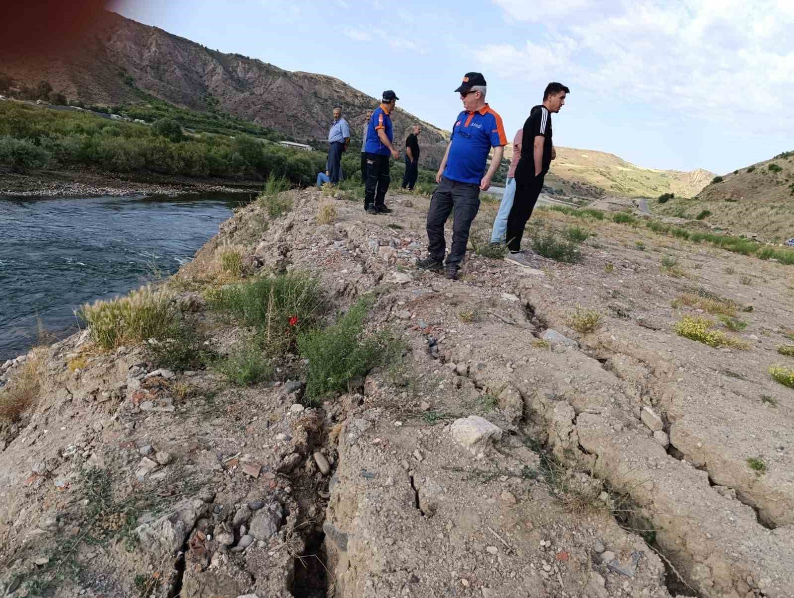 14 yaşındaki çocuk Murat Nehri’nde kayboldu
