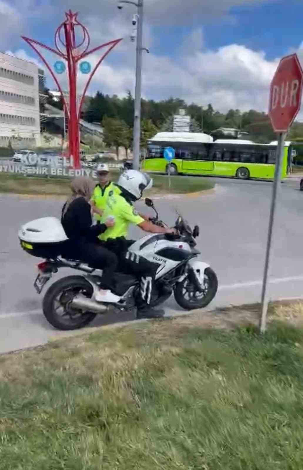 Polis bu kez suçlu yakalamak için değil üniversite adaylarının geleceği için gaza bastı
