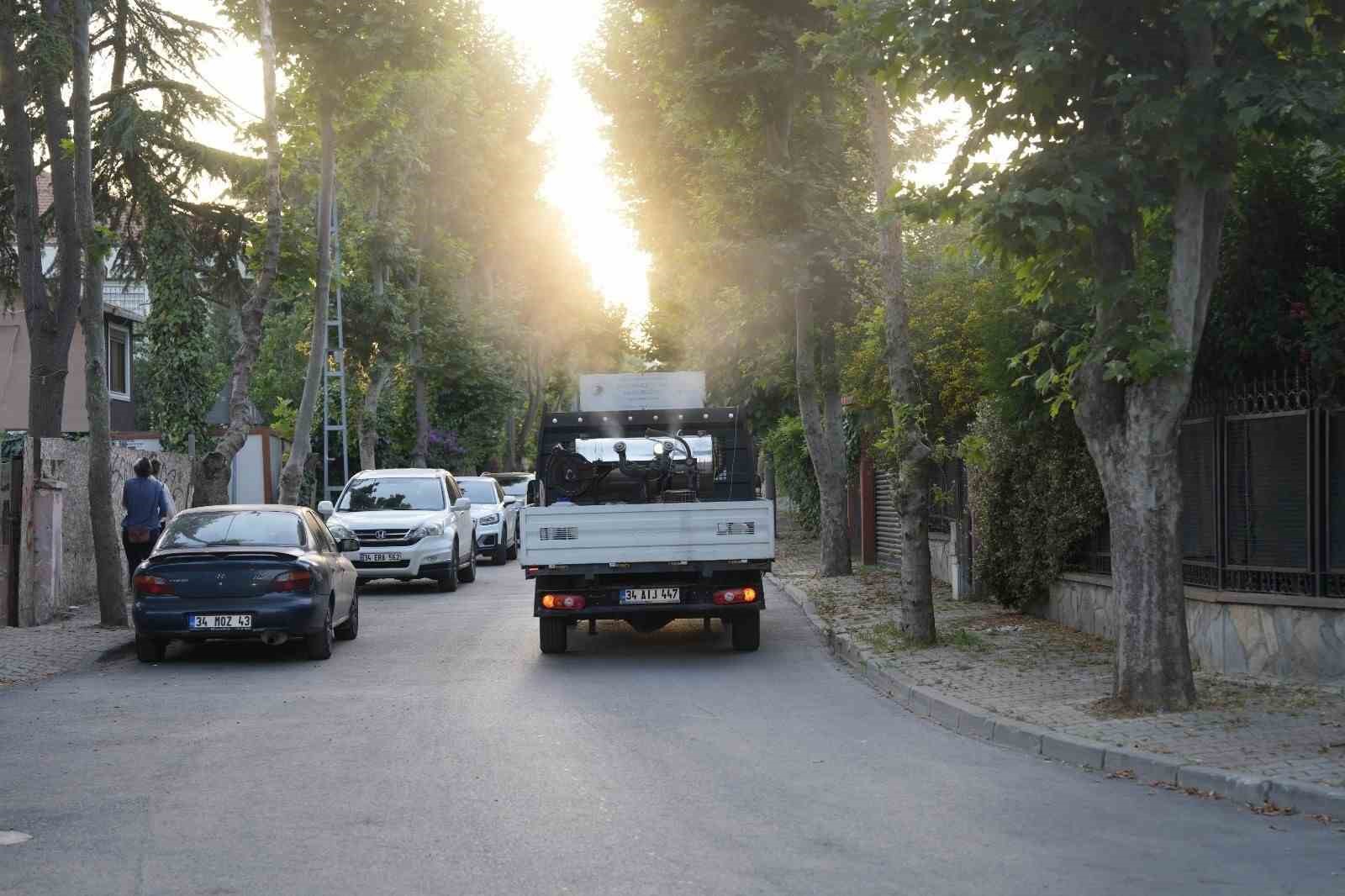 Kartal Belediyesi, ilçede uçkun ve larva ile mücadele kapsamında ilaçlama çalışmalarına başladı
