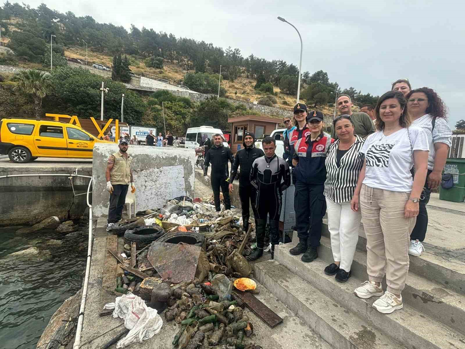 Kuşadası denizinde dip temizliği yapıldı
