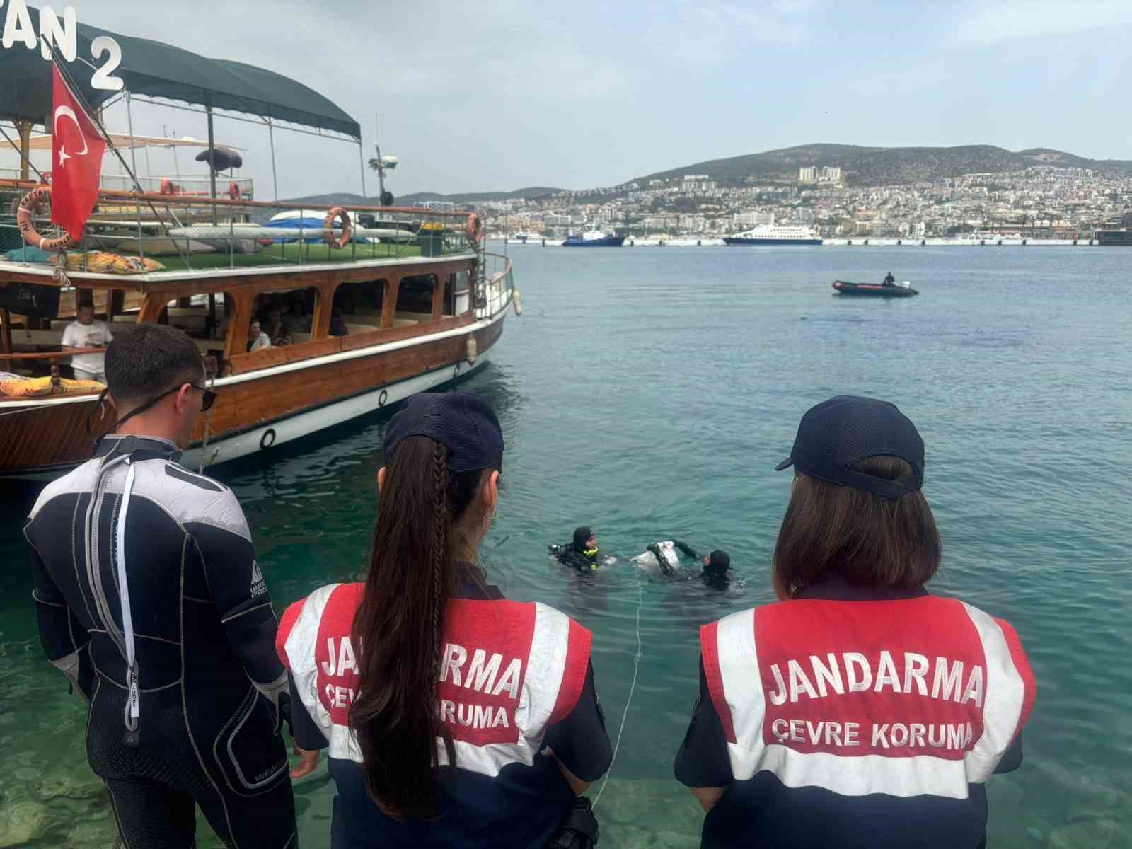 Kuşadası denizinde dip temizliği yapıldı
