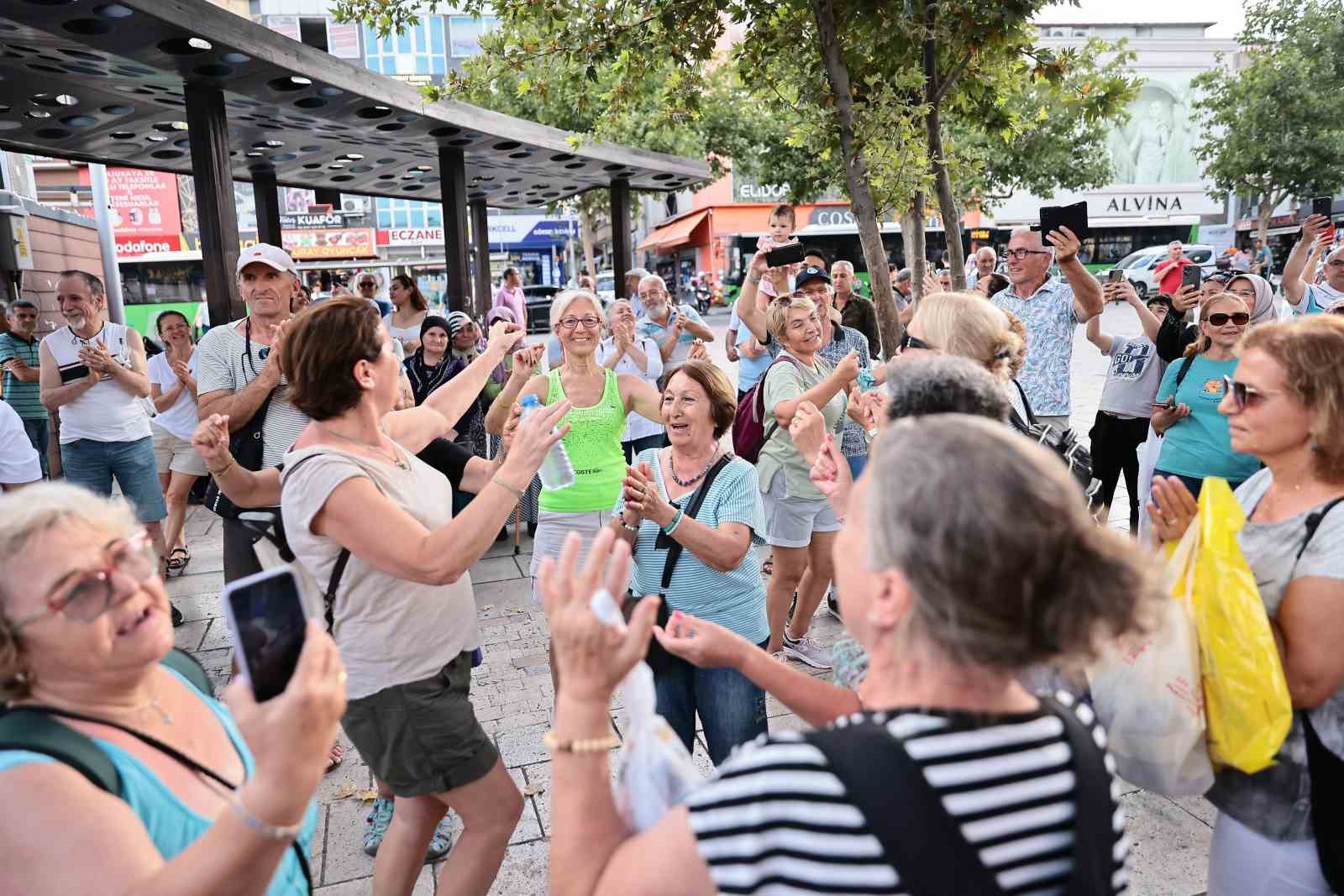 Bayramyeri Meydanında vatandaşa bando konseri sürprizi
