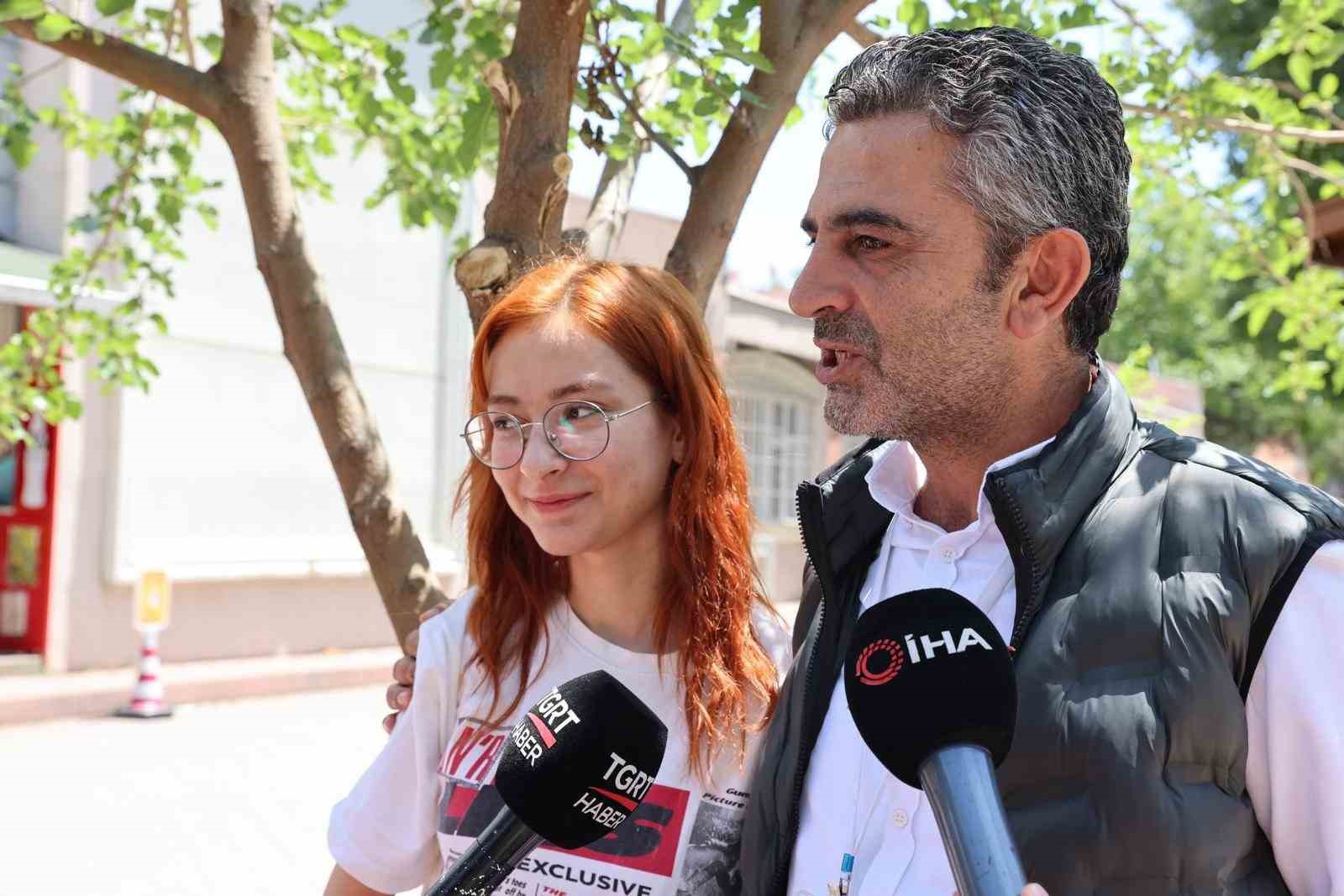 TYT öncesi kimliğini unutan kızın yardımına ÖSYM görevlisi koştu
