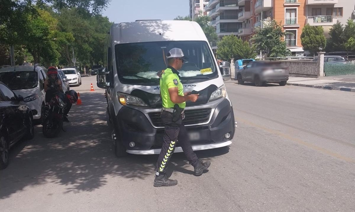 Manisa’da 4 işçi servisi trafikten men edildi
