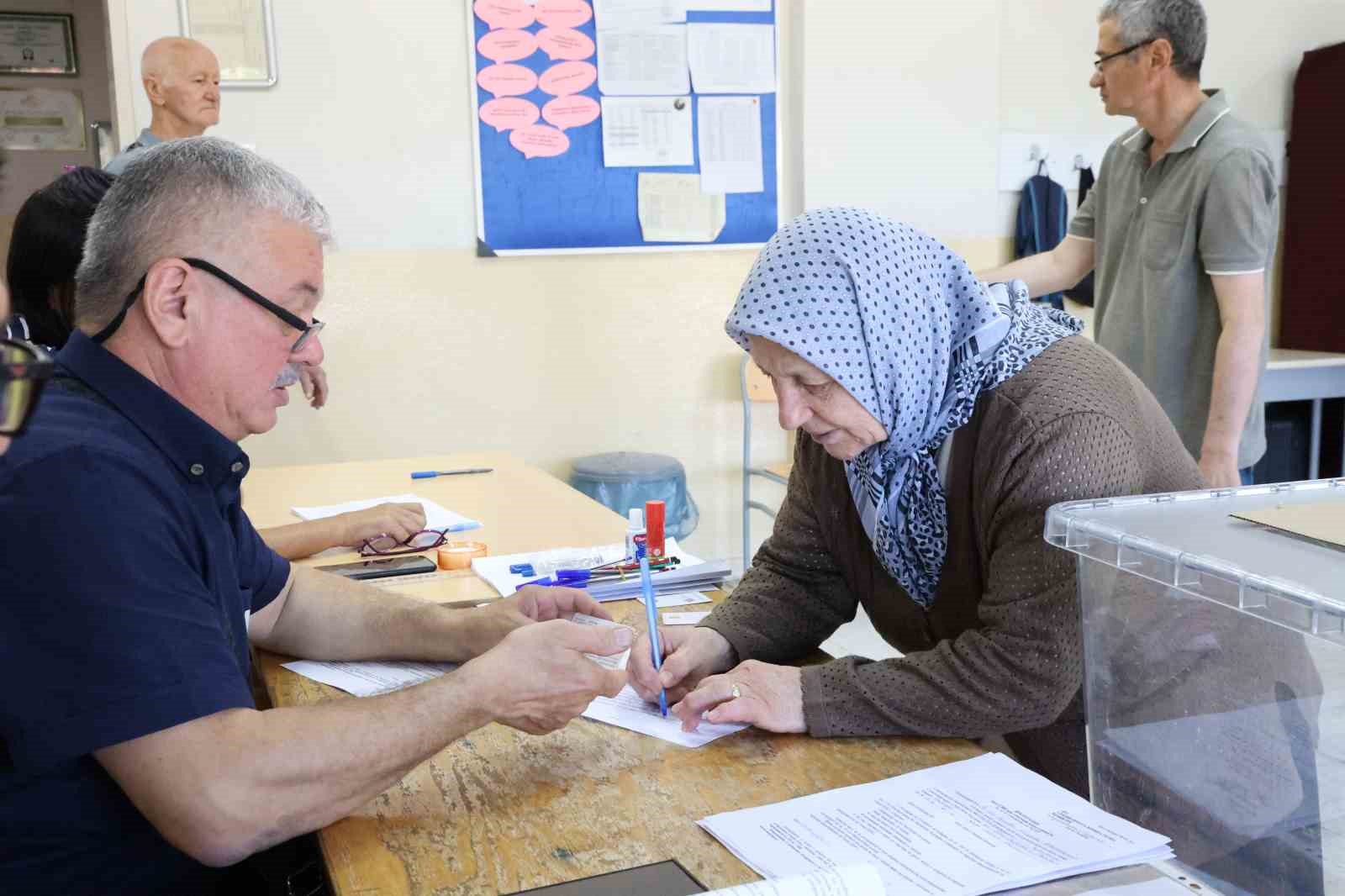 Eskişehir’de 4 bin çifte vatandaş Bulgaristan seçimleri için sandığa gitti
