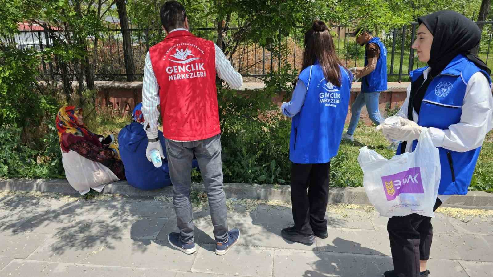 Ağrı’da YKS adaylarına kahvaltı ikramı ve kalem toplama kampanyası
