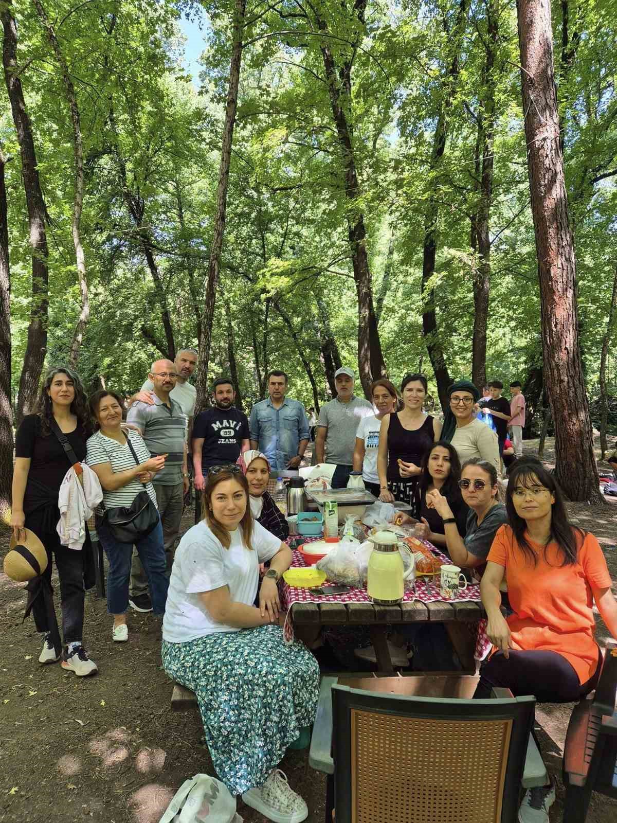 Köyceğiz’de öğrenciler piknikte yılın yorgunluğunu attı
