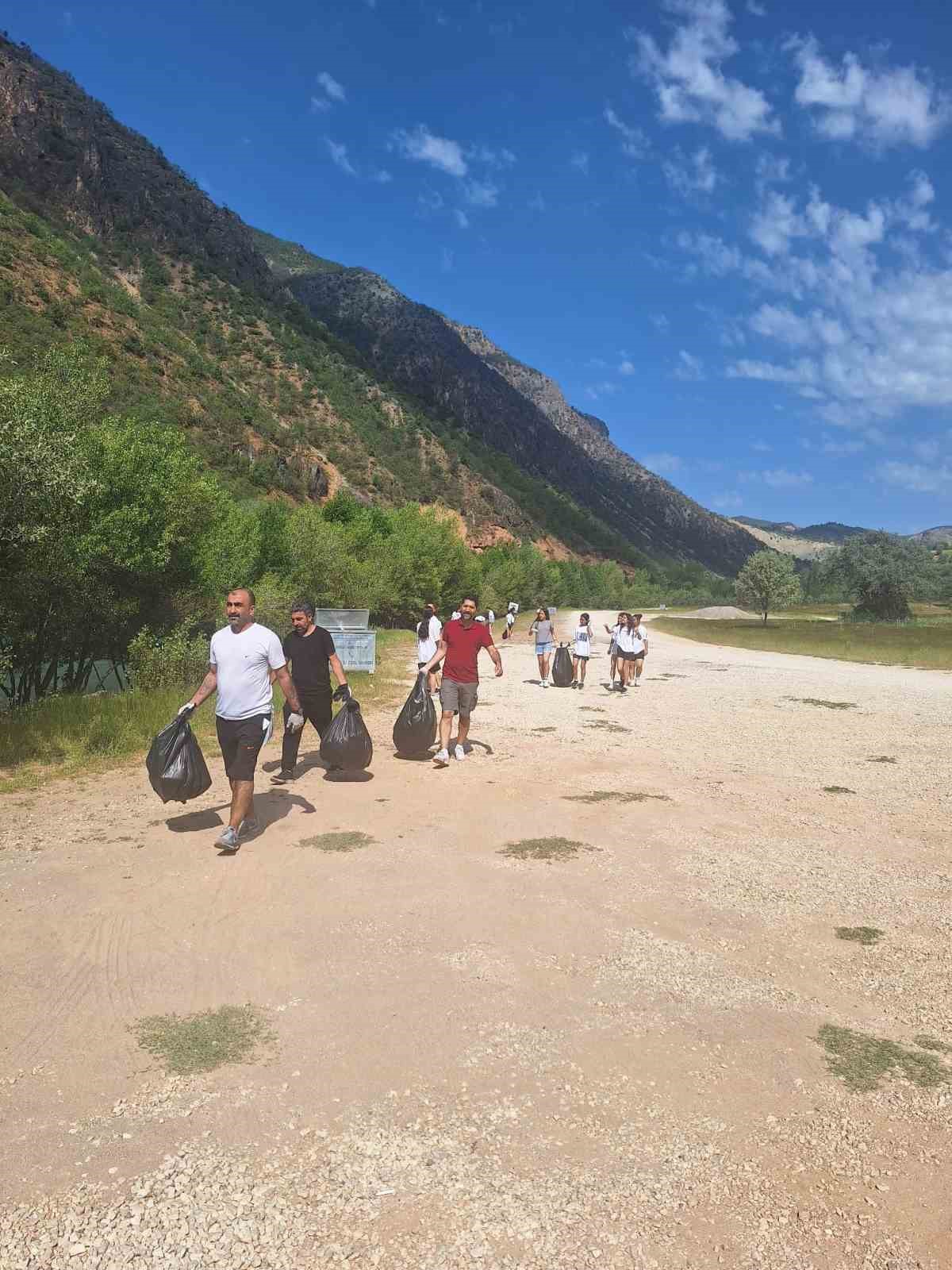 Tunceli’de, gençlerden örnek davranış
