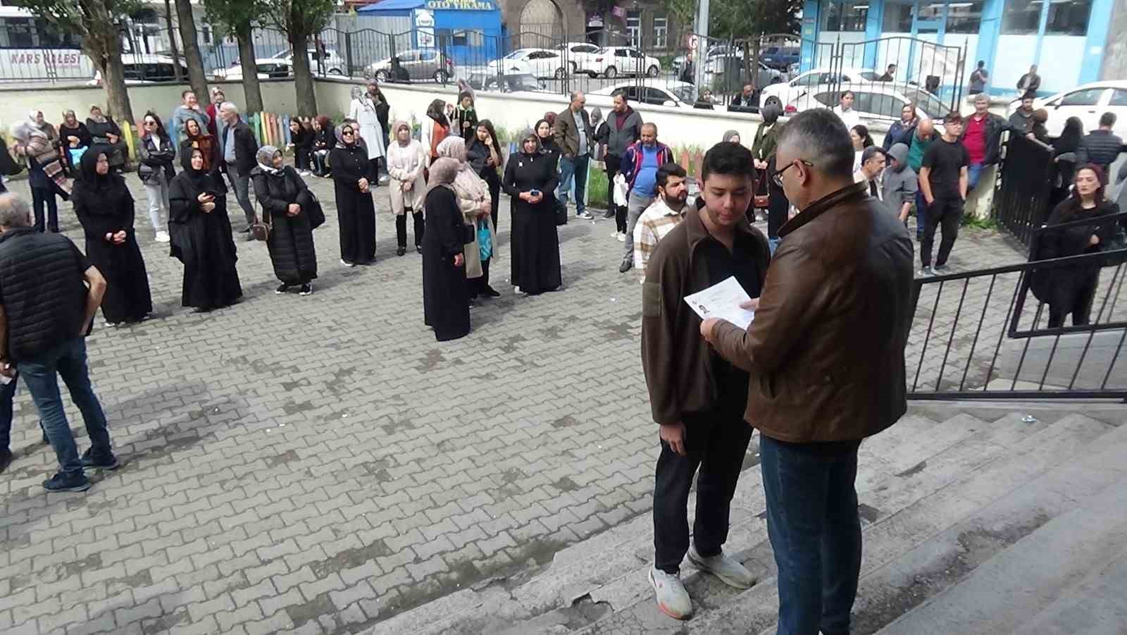 Kars’ta YSK sınavının 2’inci oturumu başladı
