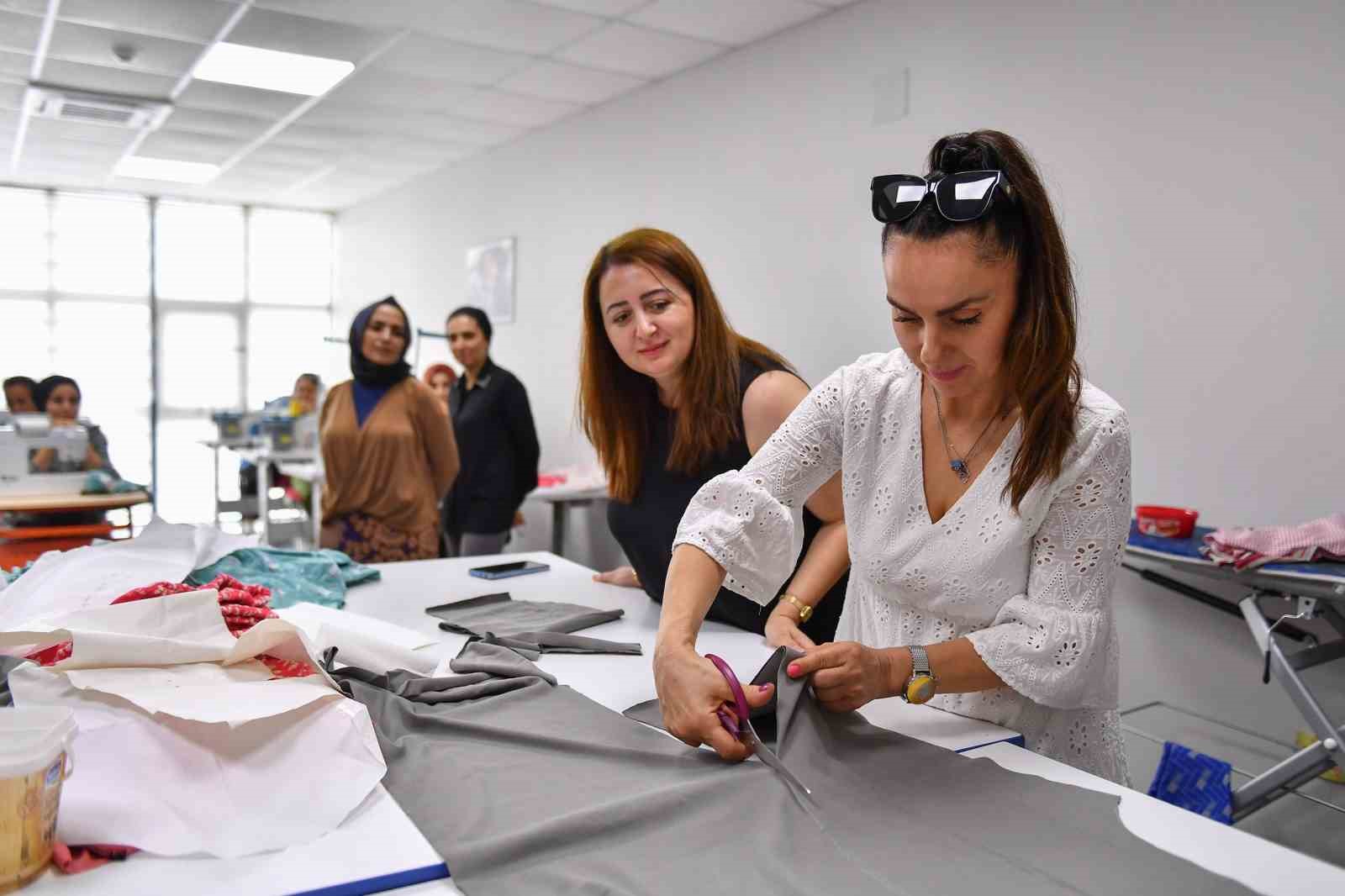 MERCEK kursiyerlerinin diktiği kıyafetler çocuklara bayramlık olacak
