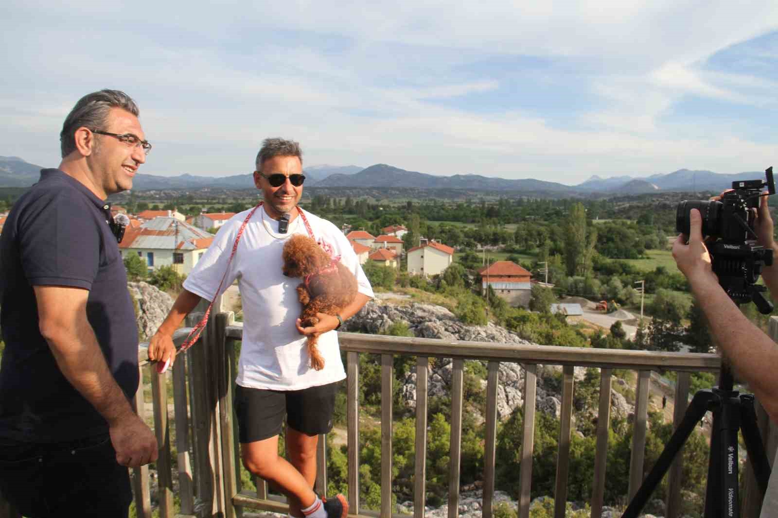 Beyşehir’de leyleklerin mekanları fotoğraf tutkunlarına doğal stüdyo oldu
