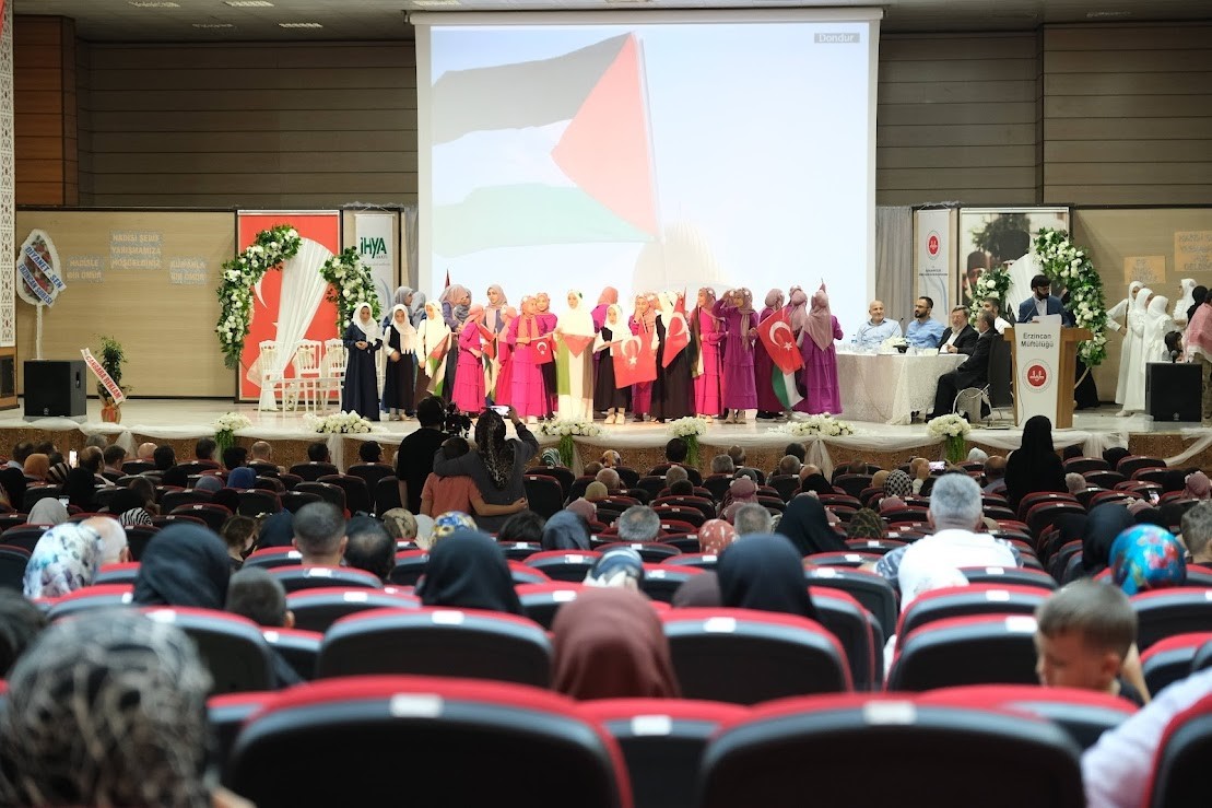 Üç ayrı kategoride ezbere Hadis-İ Şerif Metin ve Mana Okuma Yarışması düzenlendi
