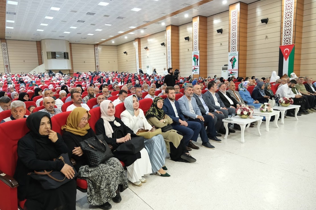 Üç ayrı kategoride ezbere Hadis-İ Şerif Metin ve Mana Okuma Yarışması düzenlendi
