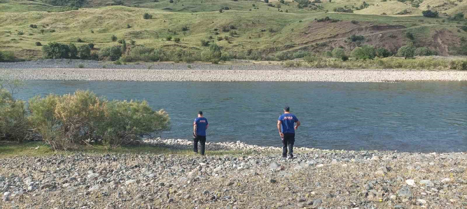 Murat Nehri’nde kaybolan çocuğu arama çalışmaları sürüyor
