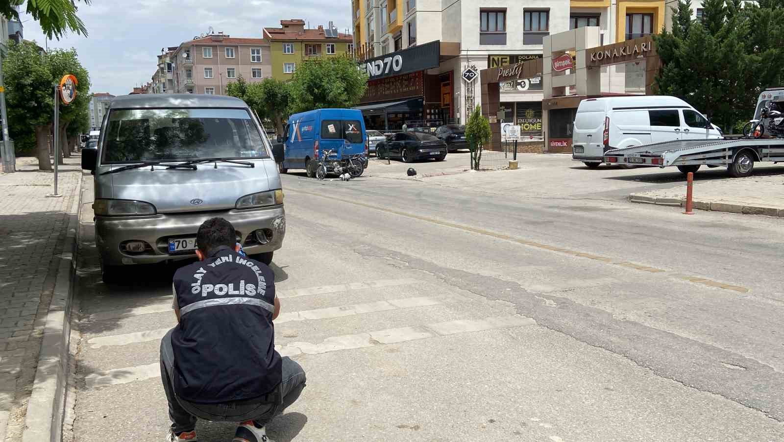 Karaman’da 2 araca çarpan motosiklet sürücüsü ağır yaralandı
